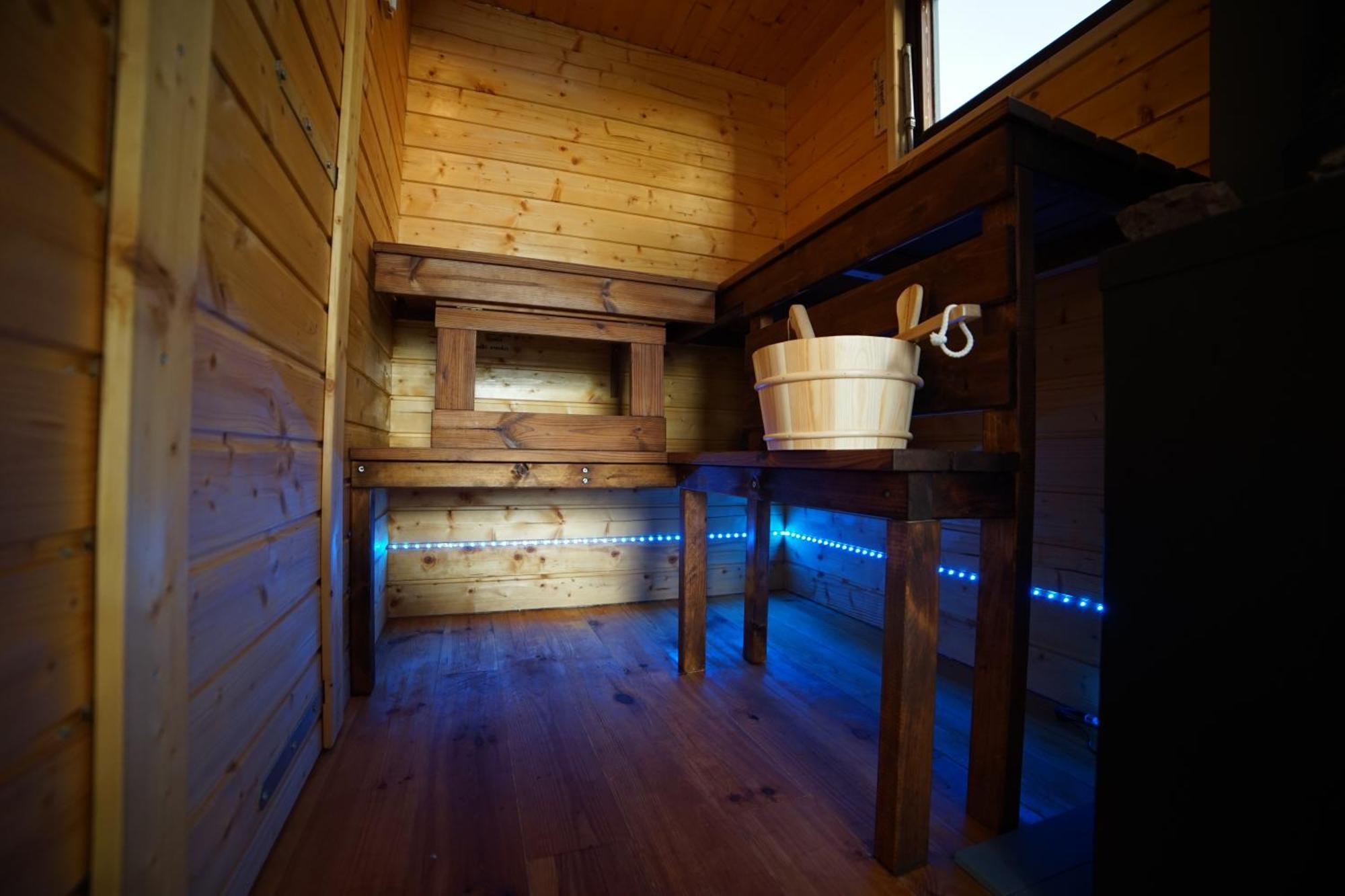 Tiny House Pod Tresni Kaznejov